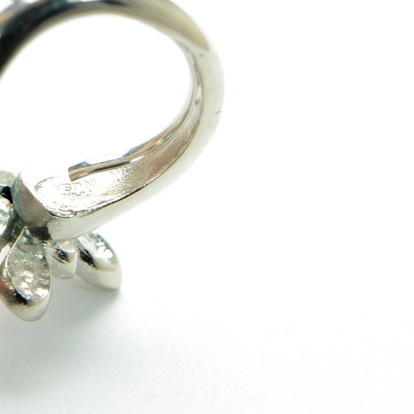 Oscar de la Renta Crystal Fluttering Butterfly Ring - Picture 4 of 8